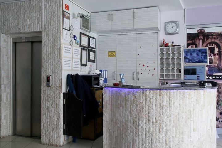 Check-in/check-out kiosk