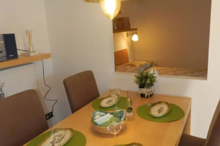 Dining 20 of 21
