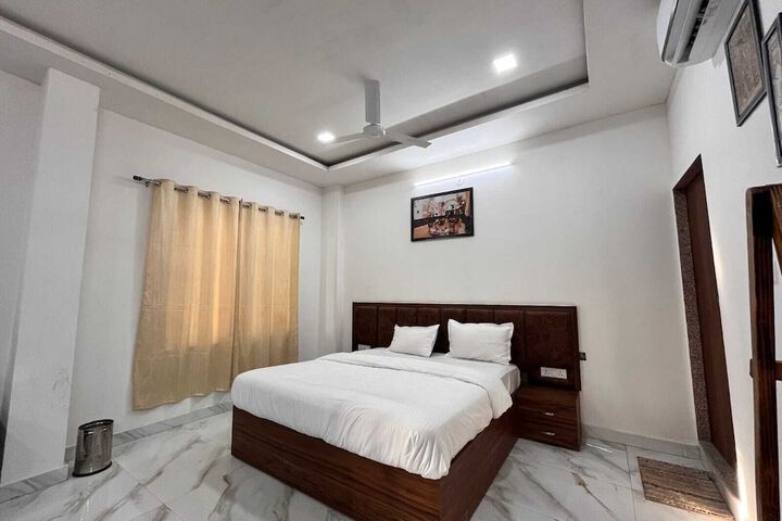 Room 10 of 52