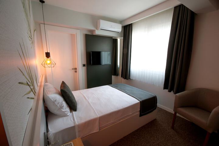 Room 4 of 27