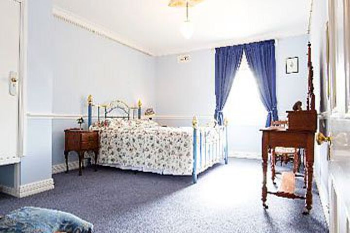 Room 7 of 13