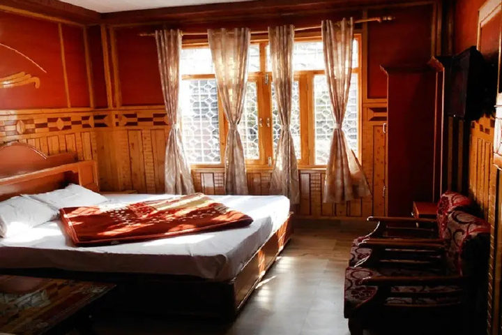 Room 5 of 13