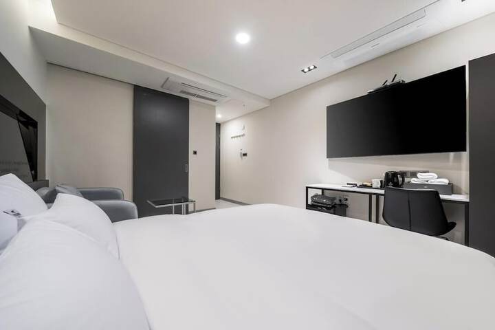 Room 22 of 42