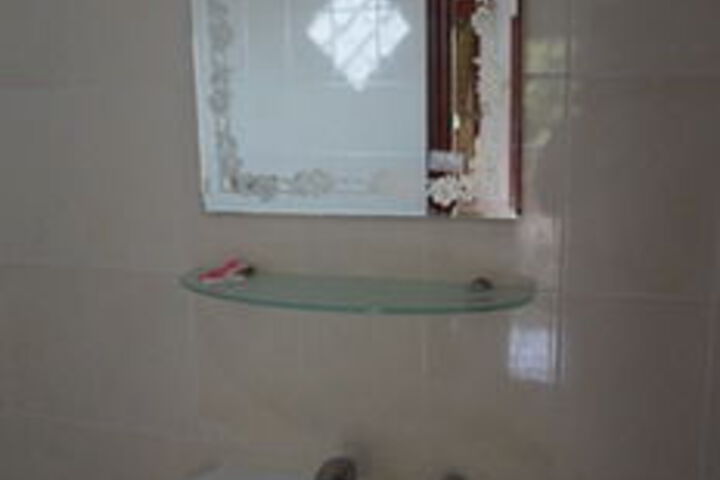 Room 6 of 27