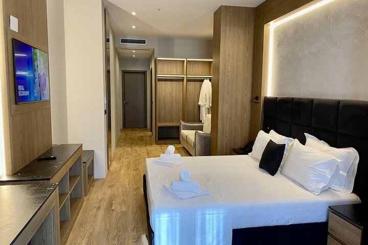 Room 33 of 71