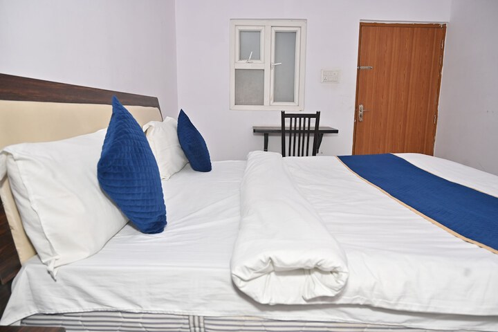 Room 6 of 27