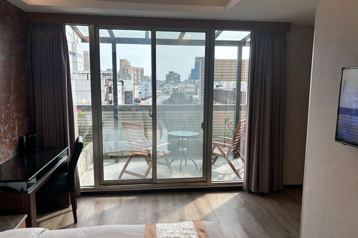 Room 42 of 77
