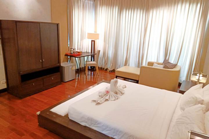 Room 28 of 77