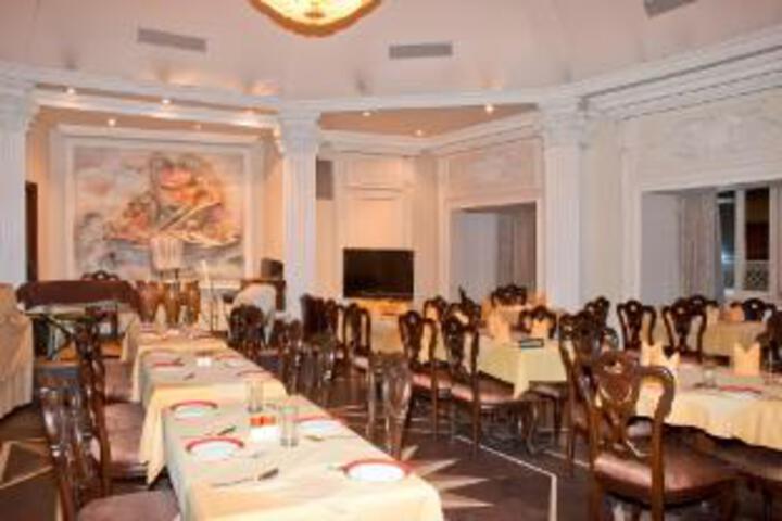 Dining 5 of 20