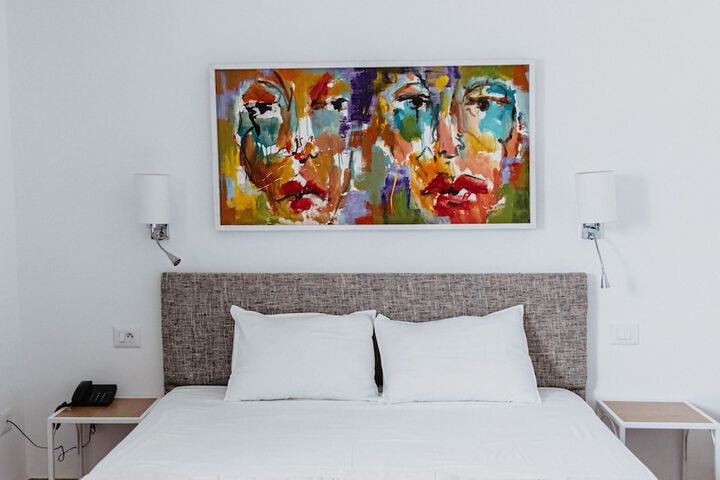 Room 8 of 33