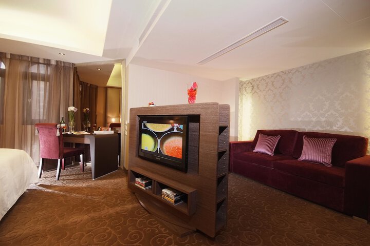 Room 17 of 30