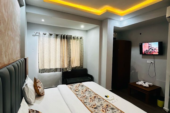 Room 3 of 9