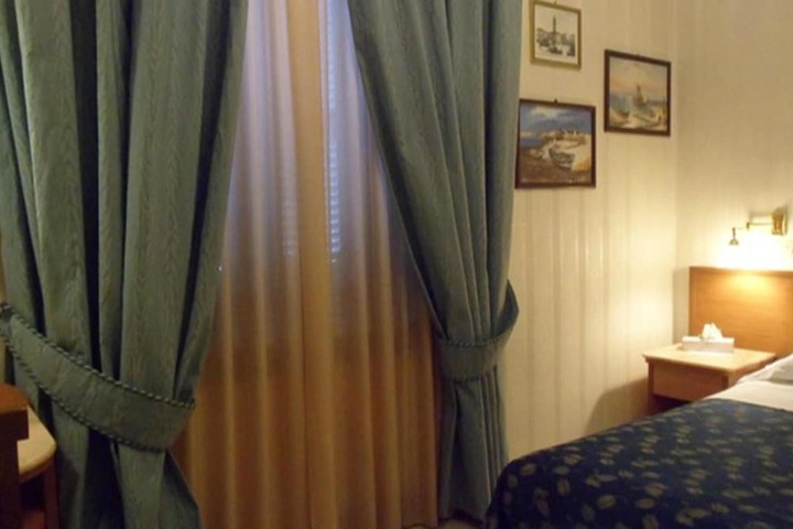 Room 18 of 36