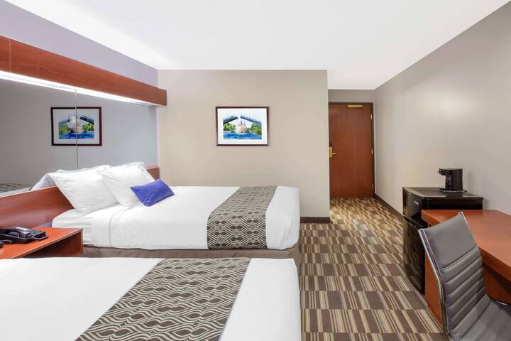 1 Queen Bed Accessible Room (9 of 18)