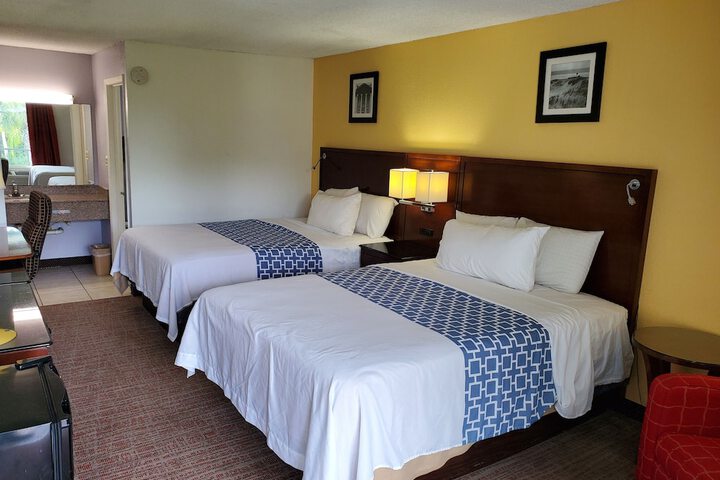 2 Queen Beds (8 of 13)