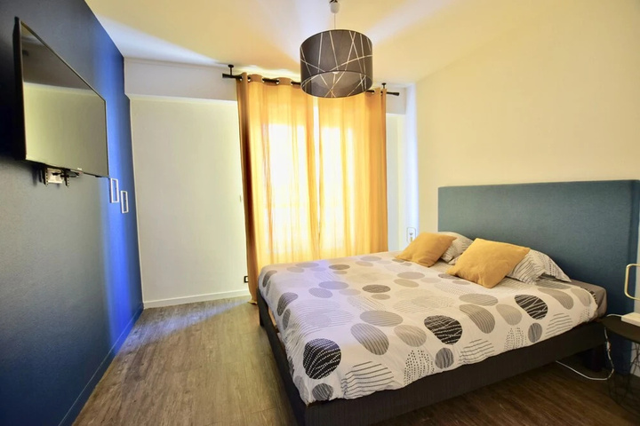 Room 3 of 8