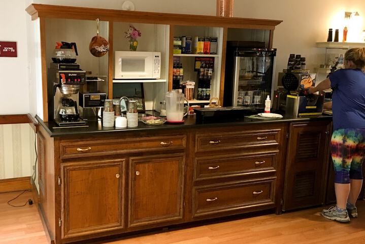 Breakfast/Coffee Service 67 of 97