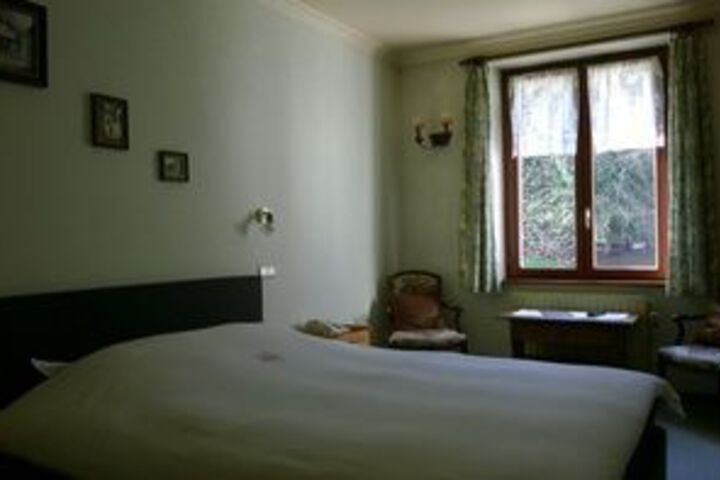 Room 11 of 19