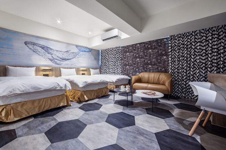 Room 10 of 16