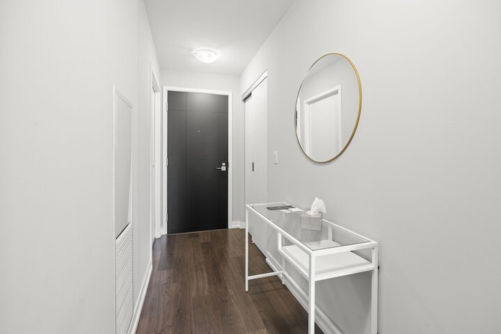 Room 120 of 242