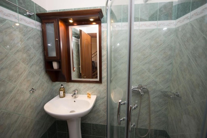 Room 8 of 22