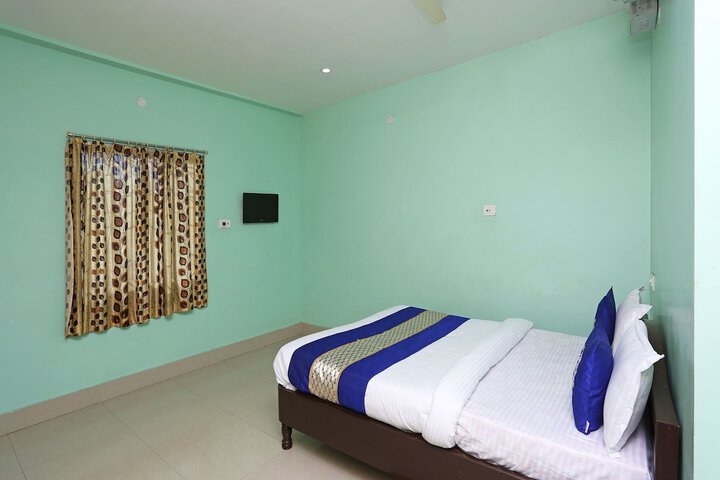 Room 9 of 14