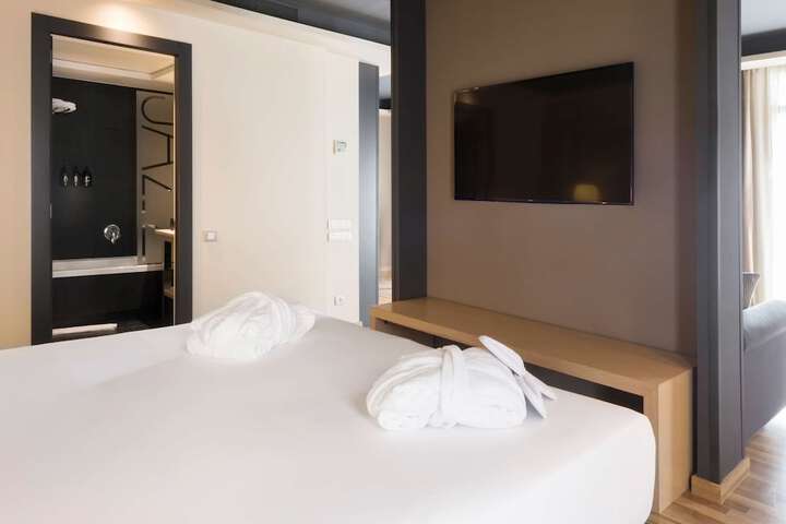 Room 27 of 82