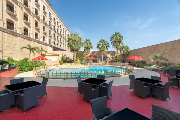 Hotel Pool
