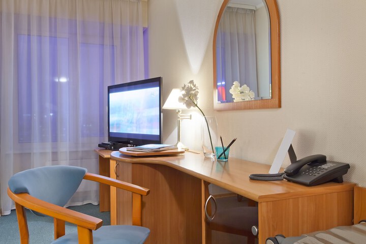 Room 18 of 53