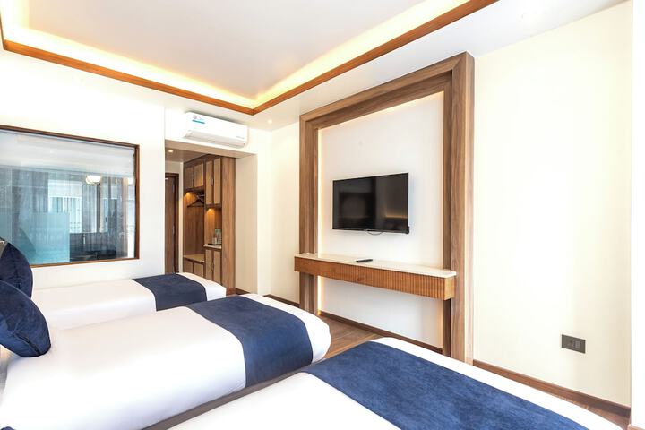 Room 8 of 48