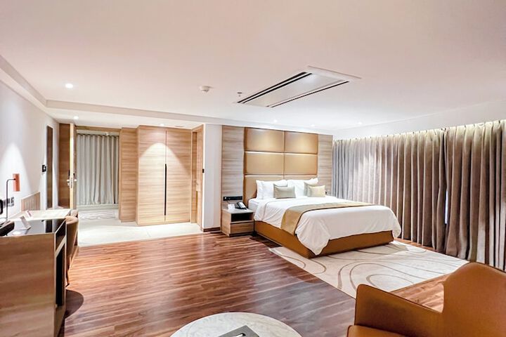 Room 13 of 29