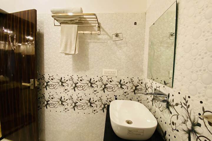 Room 63 of 98