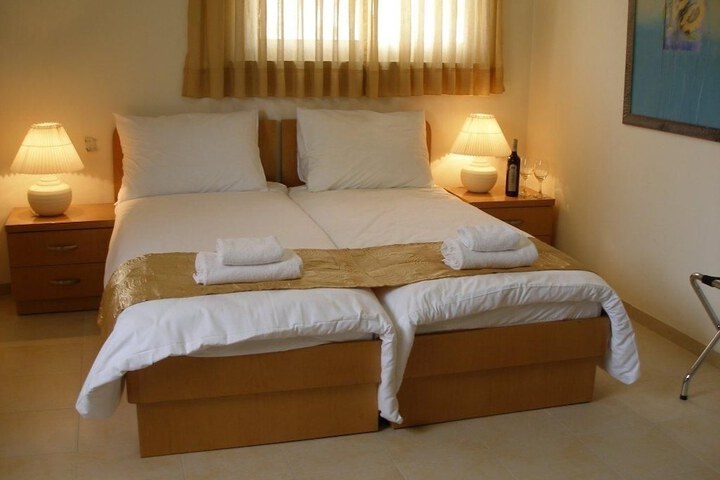 Room 11 of 50