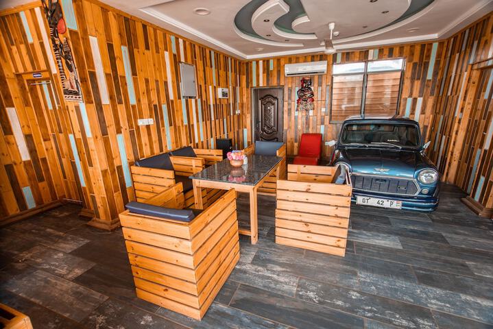 Lounge 86 of 112