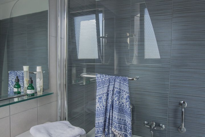 Room 44 of 177