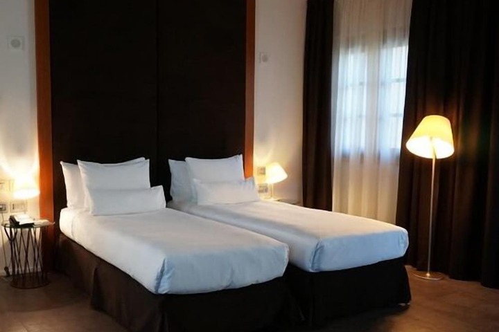 Room 12 of 52