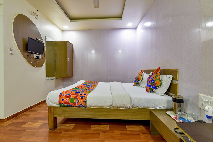 Room 13 of 30