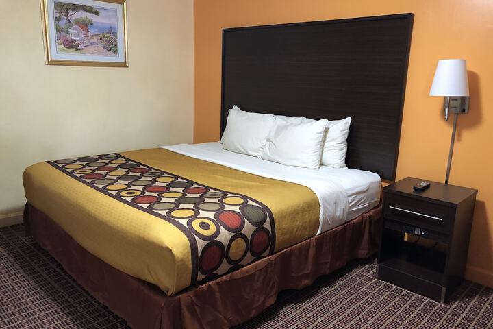 Room 20 of 39