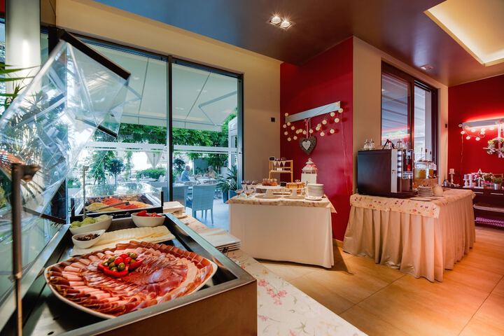 Dining 139 of 196