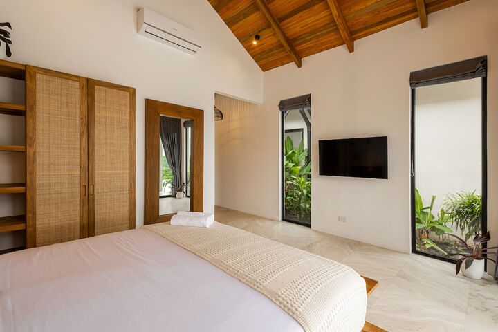 Room 6 of 23