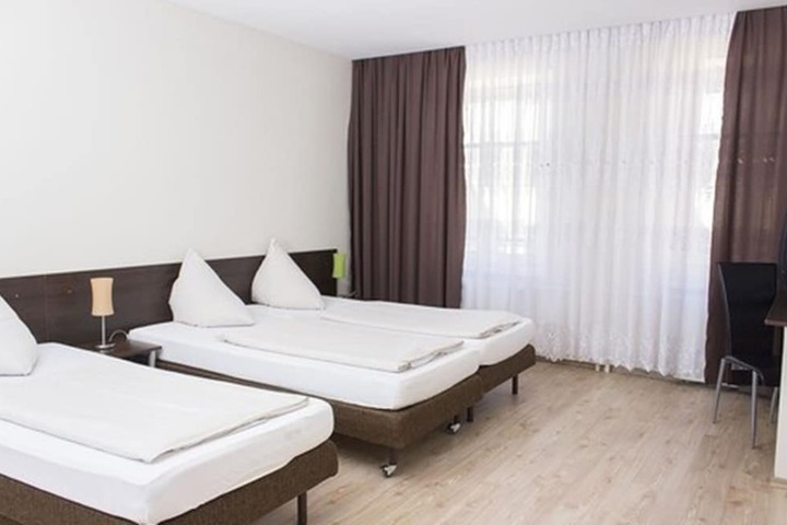 Room 13 of 28