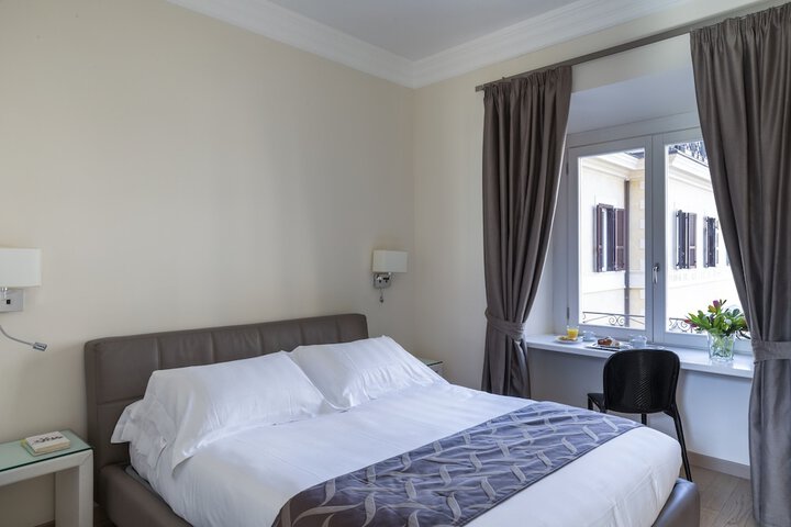 Room 44 of 380