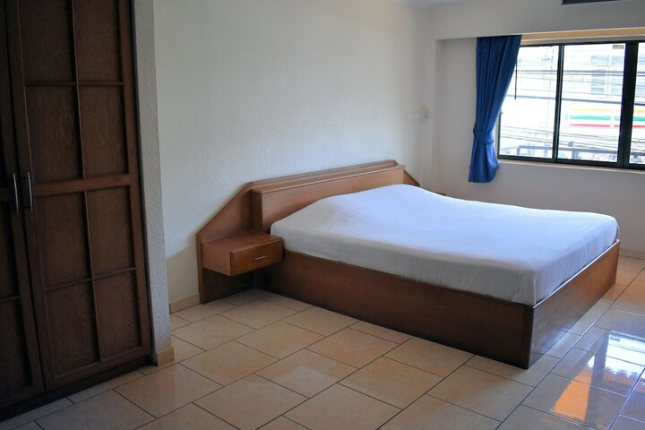 Room 6 of 38