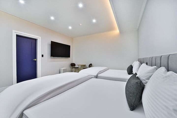Room 13 of 43