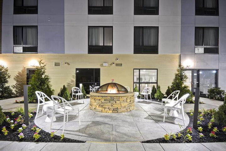 Hotel 43 of 44