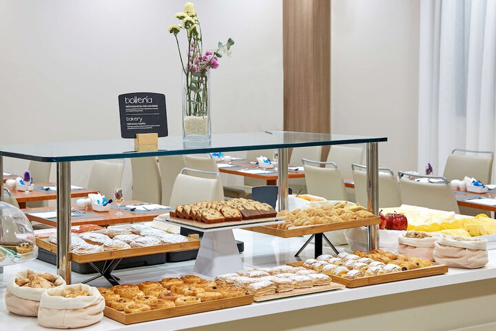 Breakfast/Coffee Service 24 of 34