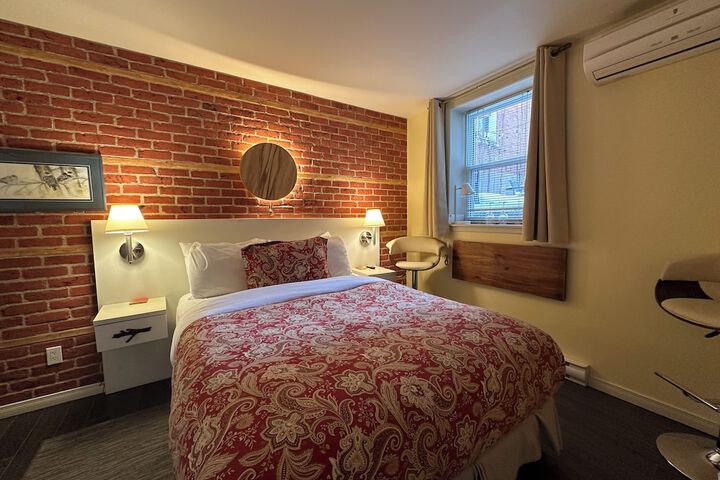 Room 60 of 144