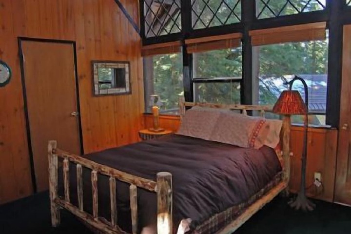 Room 5 of 16