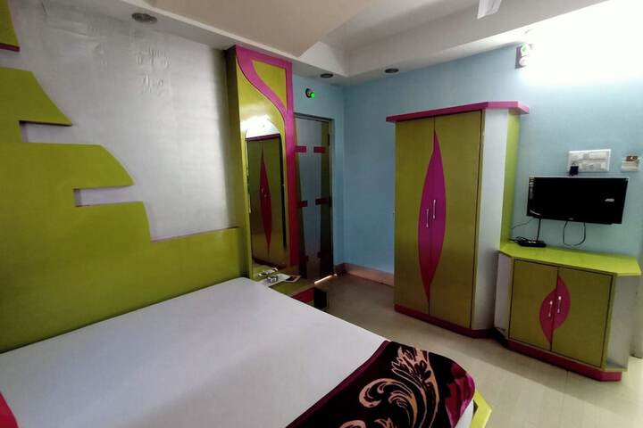 Room 5 of 17