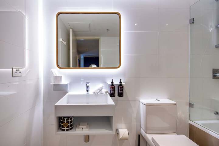 Room 43 of 308